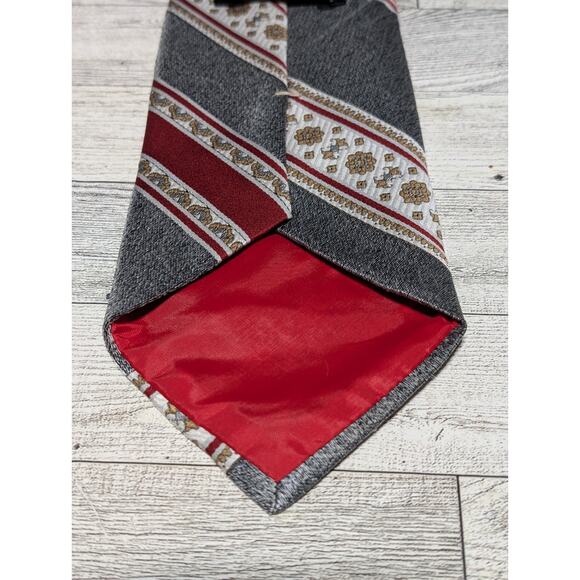 Wembley Luxury Red And Gray Patterned Diagonal Stripe Polyester Tie 60" x 4 " - Picture 5 of 5